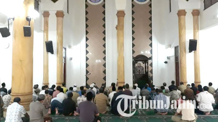 Salat Idul Fitri di Masjid Pemprov Jatim, yang Jadi Imam Pakde Karwo atau Gus Ipul Ya?