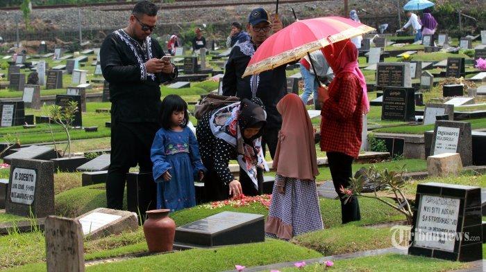 Bulan Puasa Ramadan Sebentar Lagi, Berikut Ini Adab dan Doa Saat Ziarah Kubur