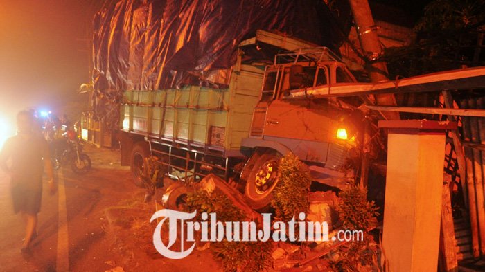 Detik-detik Truk Tabrak 3 Rumah, Pengakuan Korban Bikin Merinding, Saat Itu Sedang Ambil Air Wudhu