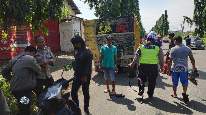 Naik Motor, Pasutri di Tuban Hantam Truk Parkir, Suami Tewas Seketika, Kurang Konsentrasi