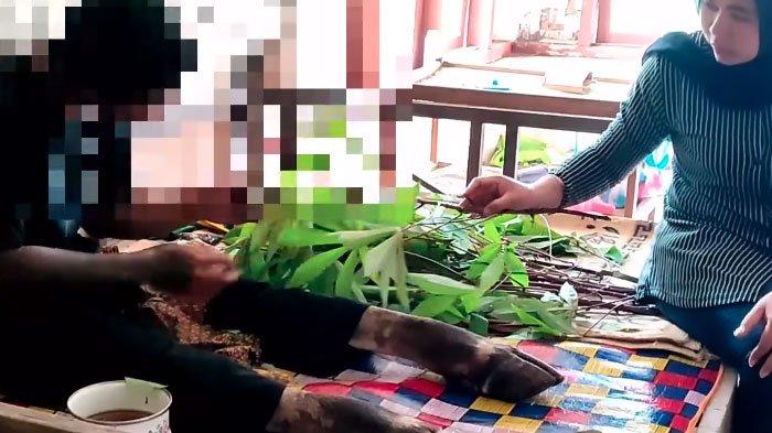 Viral Video Pemuda Disebut Kena Azab Jadi Kambing karena Durhaka, Tampak Makan Daun Singkong, Palsu?