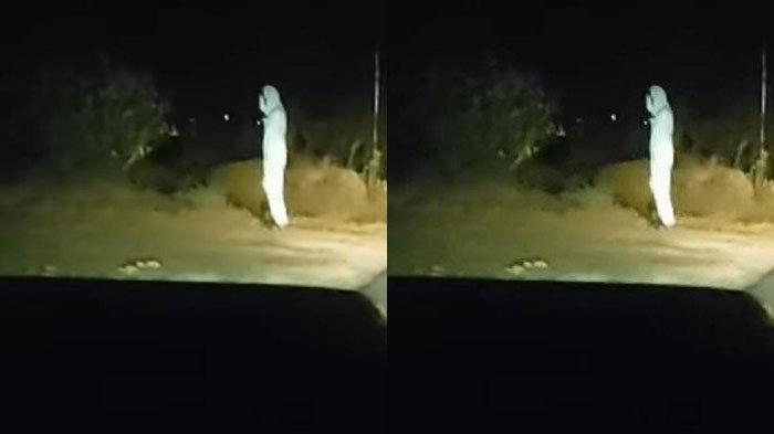 Kejanggalan Aksi Pocong Berdiri di Pinggir Jalan Sepi Tuai Sorotan, saat Didekati Malah lari