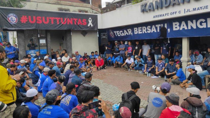 Arema FC Tak Jadi Mundur dari Liga 1, Aremania: Jangan Sampai Bubar, Anak Cucu Kita Nanti Bagaimana
