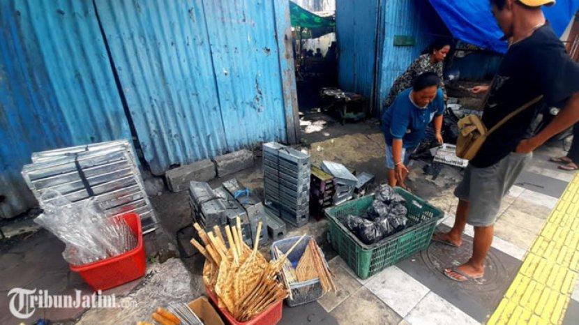 Banyak Warga Olah Daging Kurban Jadi Sate, Omzet Pedagang Arang di Bojonegoro Meningkat Pesat