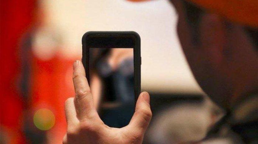 Kirim Foto dan Video Syur, Guru PNS Dirumahkan Tak Boleh Ngajar, Terbongkar saat Dikerjai Siswi