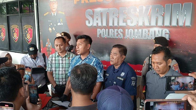 Oknum Wartawan di Jombang Menyerahkan Diri ke Polisi, Terlibat Kasus Dugaan Penipuan Pasokan Beras
