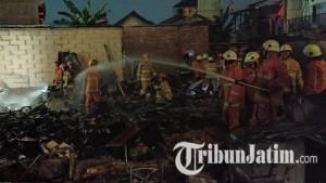 10-bangunan-kontrakan-dan-kos-di-Jalan-Jemur-Wonosari-surabaya-terbakar-kebakaran-di-surabaya.jpg