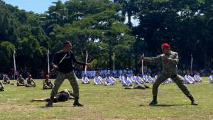 2-orang-TNI-Yonif-514-Sabbadha-Yudha-saat-unjuk-kemampuan-di-acara-peringatan-HUT-TNI.jpg