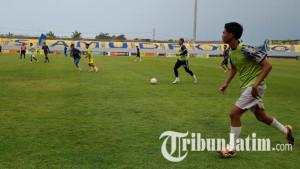 29-pemain-berusia-U-23-ikuti-seleksi-Gresik-United-menjelang-gelaran-Liga-3-20252026.jpg