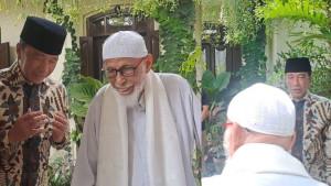 Abu-Bakar-Baasyir-mengunjungi-kediaman-Presiden-RI-ke-7-Joko-Widodo-Jokowi.jpg