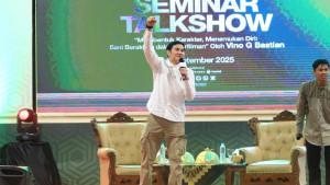Aktor-ternama-Vino-G-Bastian-hadir-dalam-seminar-Festival-Film-Santri-2025.jpg