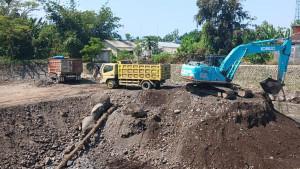 Alat-berat-dikerahkan-untuk-menormalisasi-Dam-Gurit-Alas-Malang-Kabupaten-Banyuwangi.jpg