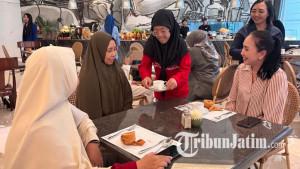 Anak-anak-dari-komunitas-POTADS-berlatih-singkat-menjadi-pramusaji-di-Java-Paragon-Hotel-Surabaya.jpg