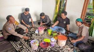 Anggota-Babinsa-dan-Babhinkamtibmas-saat-memberikan-upaya-persuasif.jpg
