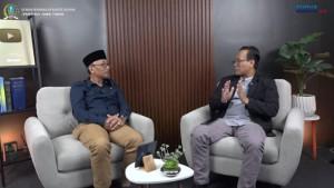 Anggota-Komisi-E-DPRD-Jatim-Suli-Daim-saat-berbincang-Podcast-DPRD-Jatim.jpg