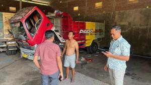Anggota-Satreskrim-Polres-Probolinggo-saat-mendatangi-sebuah-gudang.jpg