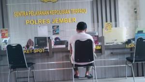 Arif-Kustiawan-saat-lapor-di-Mapolres-Jember-Jawa-Timur.jpg