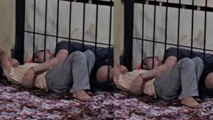 Ayah-dan-Anak-Tidur-Berpelukan-Meski-Terhalang-Jeruji-Besi-Polisi-Sengaja-Rekam-Senang-Bisa-Bantu.jpg