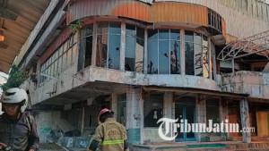 Bangunan-ruko-tiga-lantai-bekas-gedung-bioskop-Oskar-surabaya-terbakar-kebakaran-di-surabaya.jpg