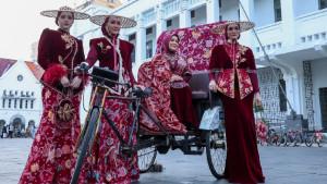 Beberapa-contoh-motif-batik-Surabaya-yang-dikreasikan-dengan-modest-fashion.jpg