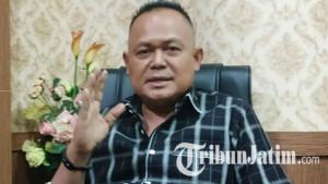 Bendahara-DPD-Partai-Demokrat-Jawa-Timur-Agung-Mulyono-menanggapi-hasil-survei-CSIS.jpg