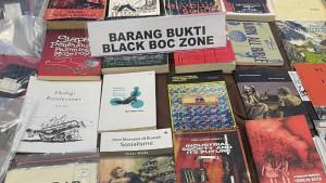 Buku-buku-yang-disita-oleh-polisi-kini-dipamerkan.jpg