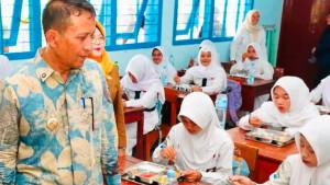 Bupati-Bojonegoro-Setyo-Wahono-meninjau-pelaksanaan-program-Makan-Begizi-Gratis-ilustrai-MBG.jpg