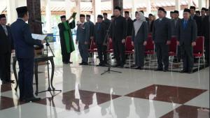 Bupati-Bondowoso-Abdul-Hamid-Wahid-saat-melakukan-pelantikan.jpg