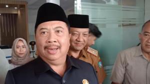 Bupati-Jombang-Warsubi-saat-dikonfirmasi-awak-media-di-Gedung-DPRD-Kabupaten-Jombang.jpg