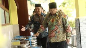 Bupati-Jombang-Warsubi-saat-memantau-berjalannya.jpg