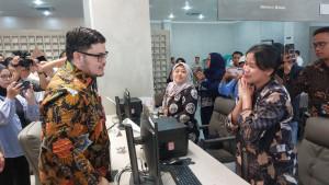 Bupati-Kediri-Hanindhito-Himawan-Pramana-saat-meluncurkan-Mall-Pelayanan-Publik.jpg