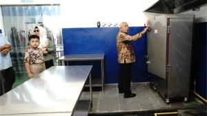 Bupati-Malang-Sanusi-saat-meninjau-SPPG-di-Desa-Kidal.jpg