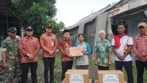 Bupati-Mojokerto-Gus-Barra-didampingi-Sekdakab-Teguh-Gunarko.jpg