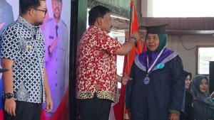 Bupati-Nganjuk-Marhaen-Djumadi-mewisuda-ratusan-peserta-Sekolah-Orang-Tua-Hebat-SOTH.jpg