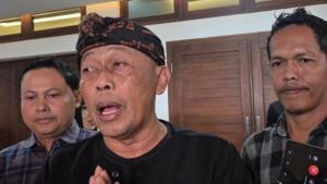 Bupati-Ponorogo-Sugiri-Sancoko-saat-menjelaskan-tentang-baju.jpg