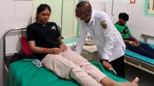 Bupati-Tulungagung-Gatut-Sunu-Wibowo-mengunjungi-para-siswa-korban-dugaan-keracunan-MBG.jpg