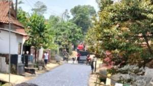 DPU-Brebes-jalan-rusak-diperbaiki-swadaya-warga-Pemkab-Brebes-18-tahun-jalan-rusak.jpg