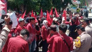 Demo-damai-para-mahasiswa-yang-tergabung-dalam-Ikatan-Mahasiswa-Muhammadiyah-IMM.jpg