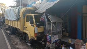 Diduga-sopir-truk-nopol-N-8893-UM-mengantuk-dan-oleng.jpg