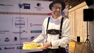 Direktur-Wisma-Jerman-di-Surabaya-Mike-Neuber-menjelaskan-bahwa-Oktoberfest.jpg