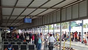Diskon-Tiket-20-Persen-Suasana-penumpang-kereta-api-di-stasiun-wilayah-PT-KAI-Daop-7-Madiun.jpg