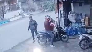 Dua-pencuri-beraksi-mencuri-motor-milik-warga-di-Dusun-Kedungsari-jombang.jpg
