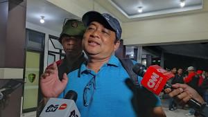 Fauzi-menjadi-salah-satu-keluarga-yang-kehilangan-4-keponakan-di-ponpes-alkhoziny.jpg