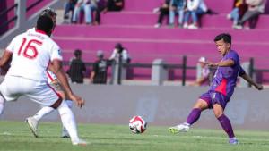 Gelandang-Persik-Kediri-Krisna-Bayu-Otto-saatlaga-Persik-Kediri-vs-Malut-United.jpg