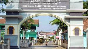 Gerbang-depan-halaman-Pondok-Pesantren-Bahrul-Ulum-PPBU.jpg