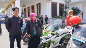 Gubernur-Jawa-Timur-Khofifah-Indar-Parawansa-menerima-Mario-Suryo-Aji.jpg