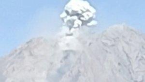 Gunung-Semeru-terus-menampakkan-aktivitas-vulkanik-Gunung-tertinggi.jpg