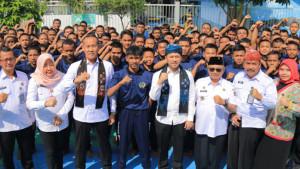 Hari-Anak-Nasional-2025-Ditjenpas-Jatim-Dampingi-Wagub-Emil-Serahkan-Hak-Anak-Binaan-di-LPKA-Blitar.jpg