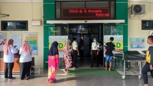 IGD-RSUD-dr-R-Koesma-Tuban-saat-merawat-siswa-keracunan-mbg.jpg