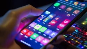 Ilustrasi-foto-hape-yang-membuat-rugi-seorang-warga.jpg